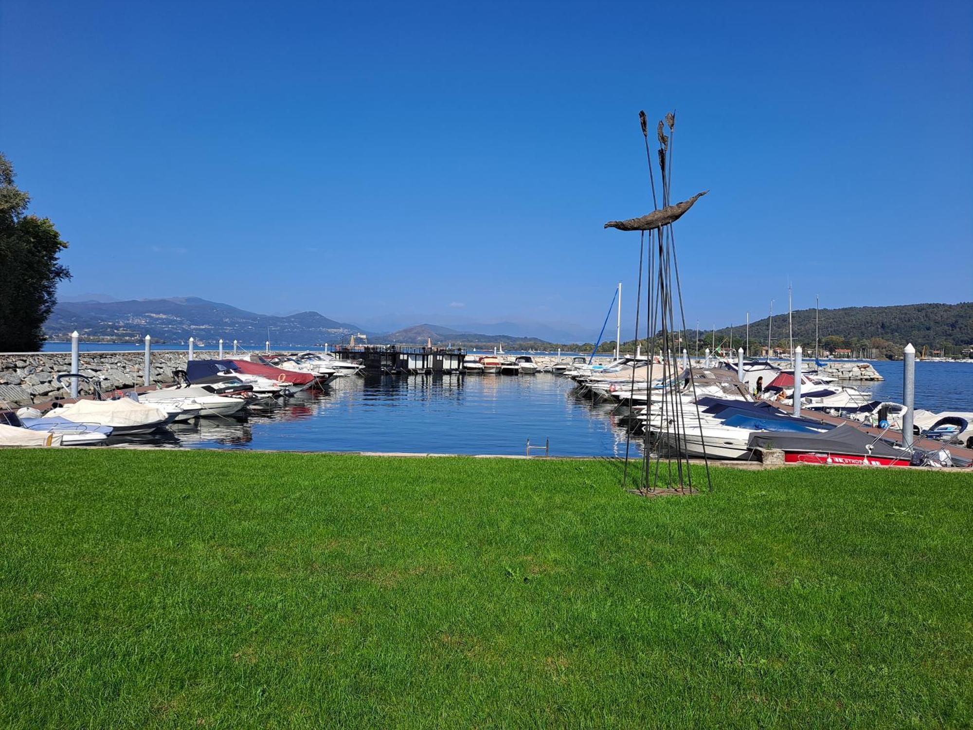 Floating Experience Black Pearl, Lago Maggiore Dormelletto Exterior photo