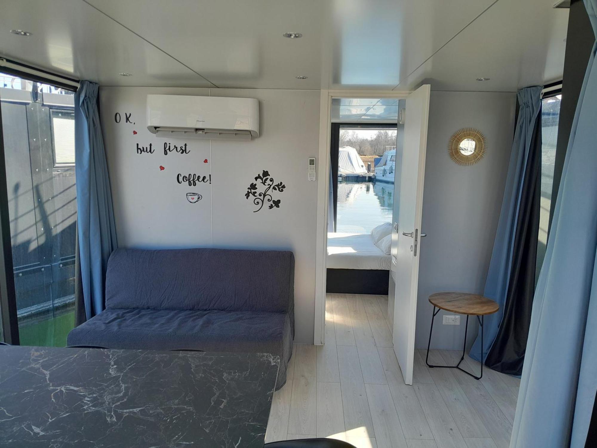 Floating Experience Black Pearl, Lago Maggiore Dormelletto Exterior photo