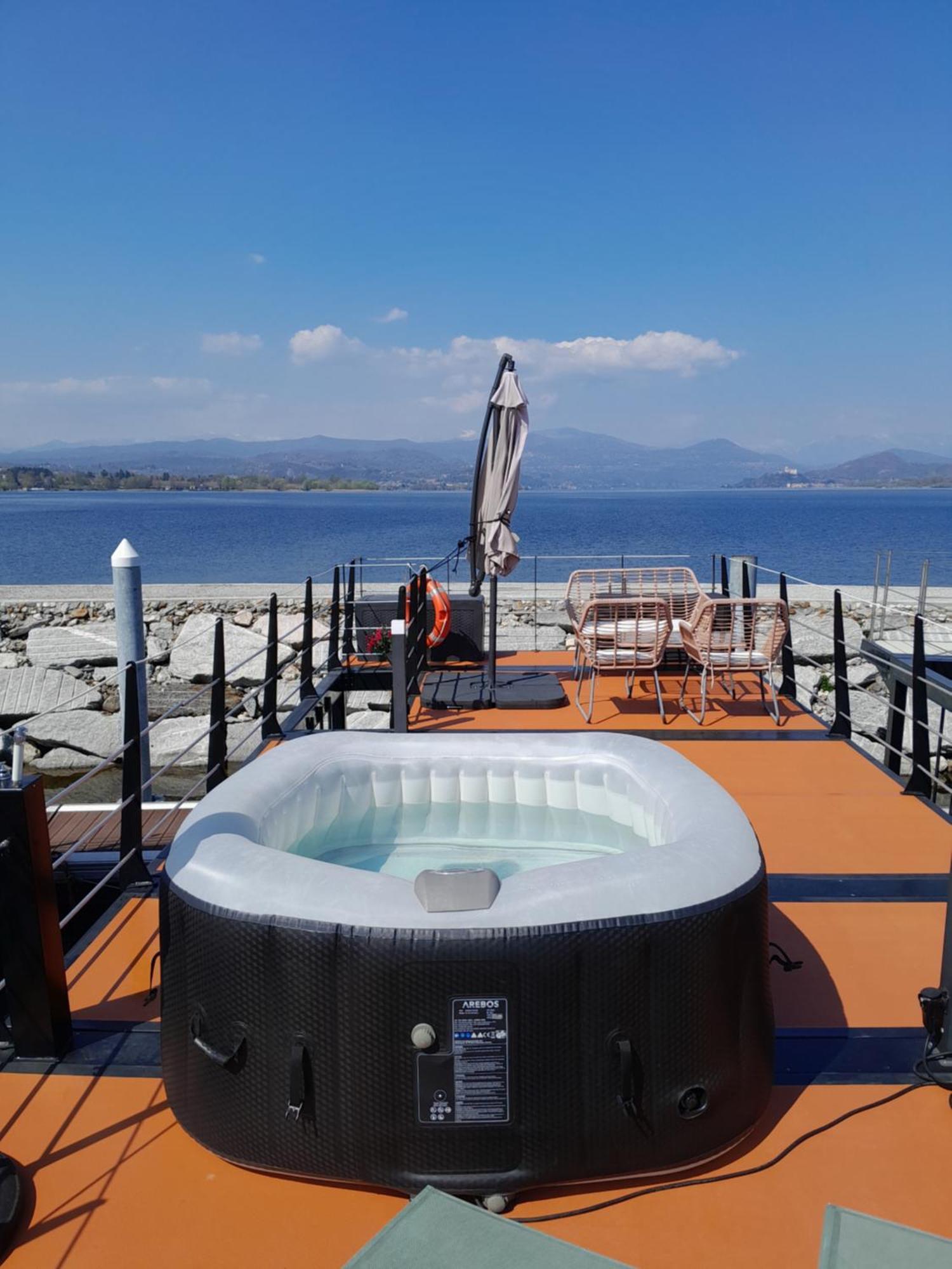 Floating Experience Black Pearl, Lago Maggiore Dormelletto Exterior photo