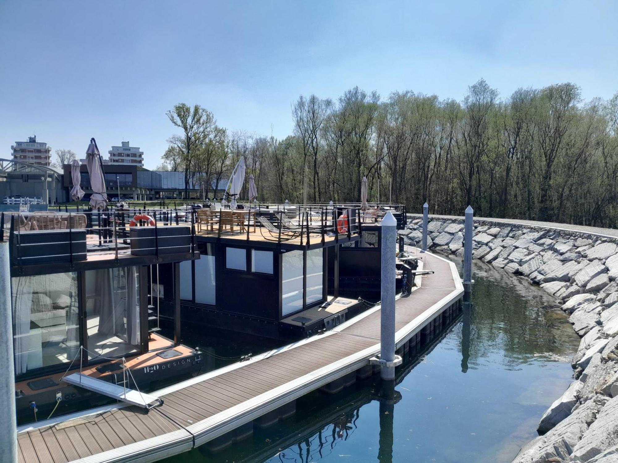 Floating Experience Black Pearl, Lago Maggiore Dormelletto Exterior photo