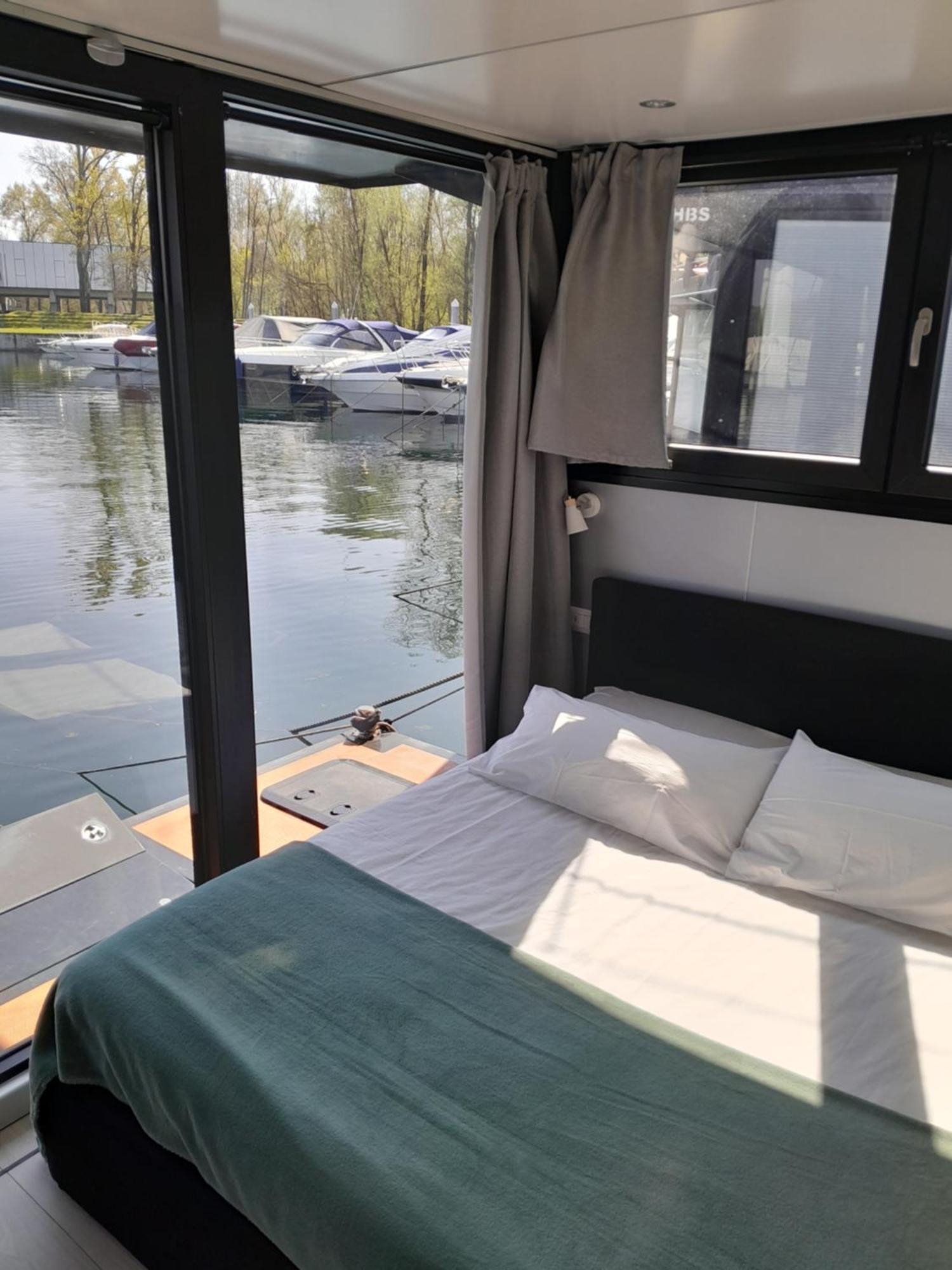 Floating Experience Black Pearl, Lago Maggiore Dormelletto Exterior photo
