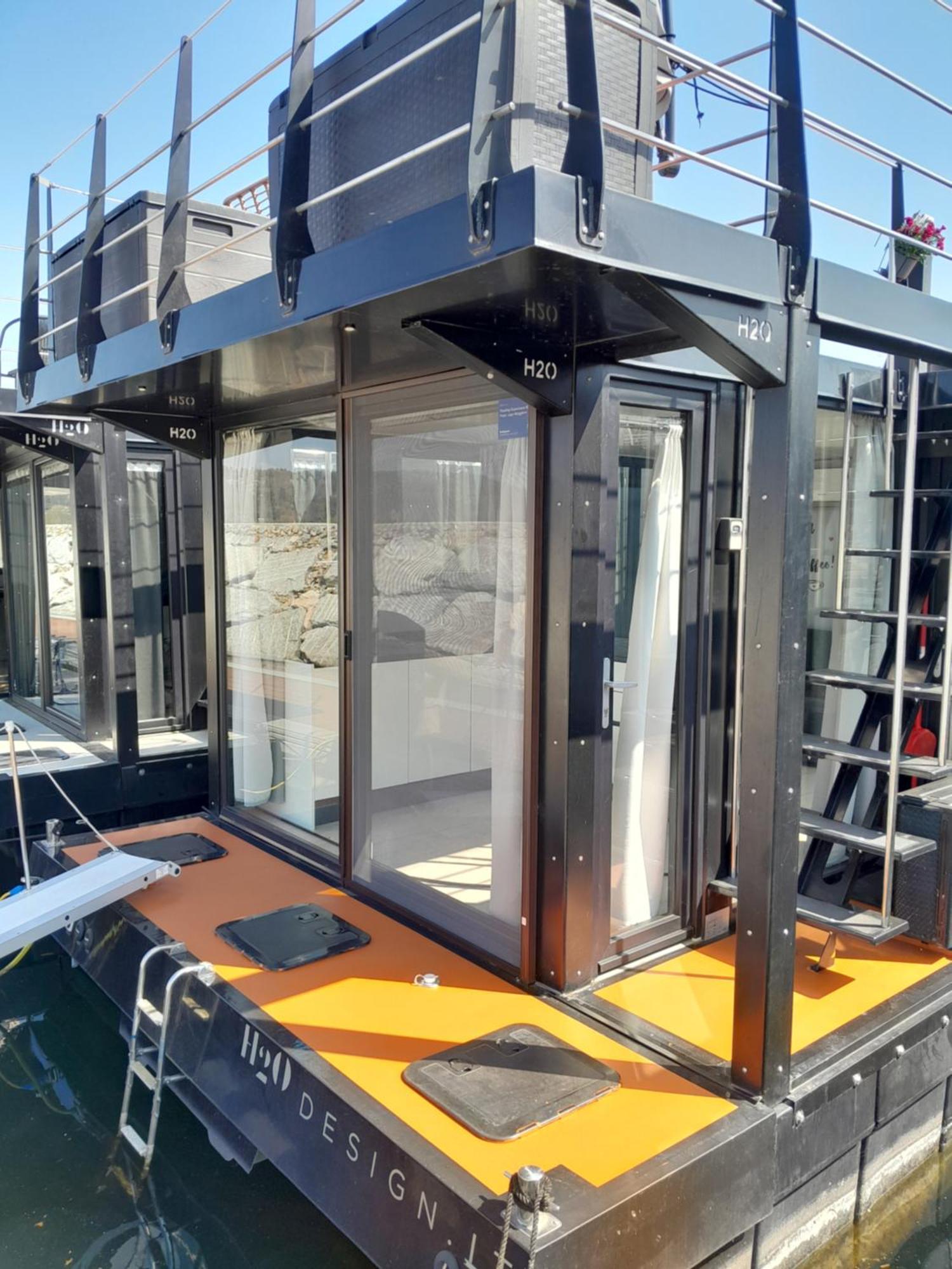 Floating Experience Black Pearl, Lago Maggiore Dormelletto Exterior photo
