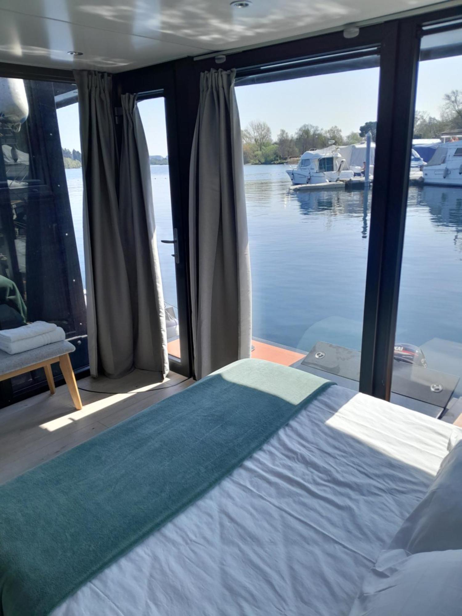 Floating Experience Black Pearl, Lago Maggiore Dormelletto Exterior photo